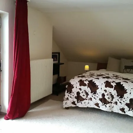 Haus Mit Kamin In Alleinlage